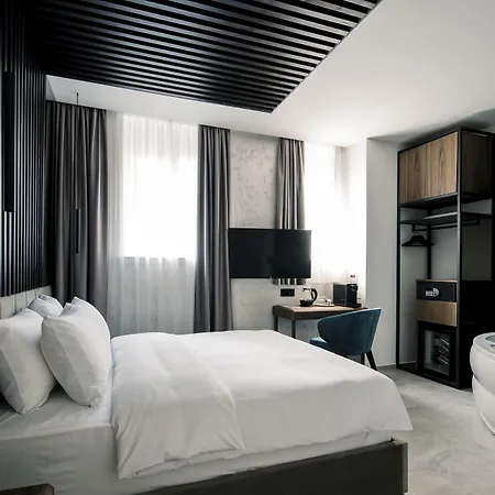 게스트하우스 The Location 4*